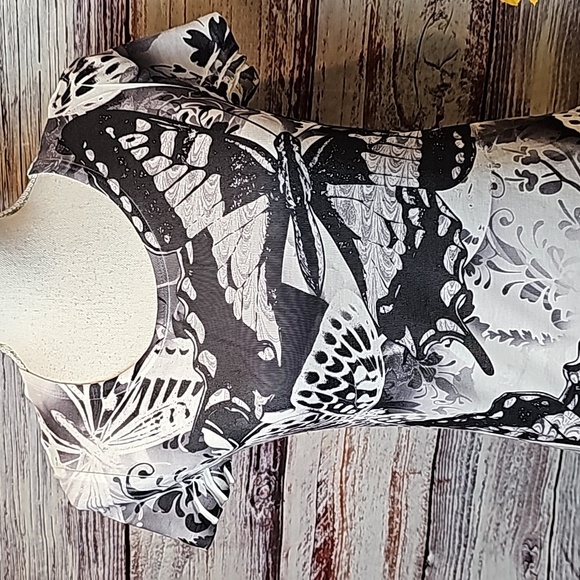 NEW STYLE & CO BLACK & WHITE BUTTERFLY SHORT SLEEVE PULLOVER TEE - Picture 2 of 11